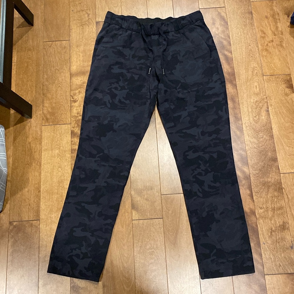 Lululemon black light weight pants
